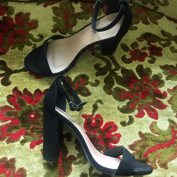 Black open toe high heels - Picture 2 of 2